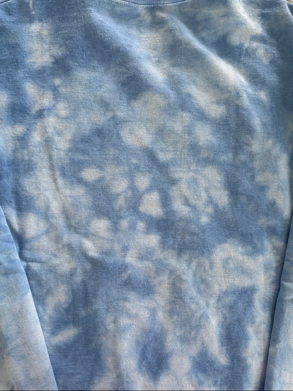 Disney NWOT Blue Tie-Dye Walt Disney Pictures Crewneck Sweatshirt-Firm price - Picture 4 of 5